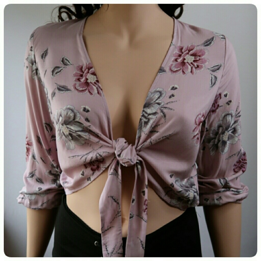 PLUS SIZED TIED FRONT LILAC CROP TOP!🏵 - Picture 6 of 8